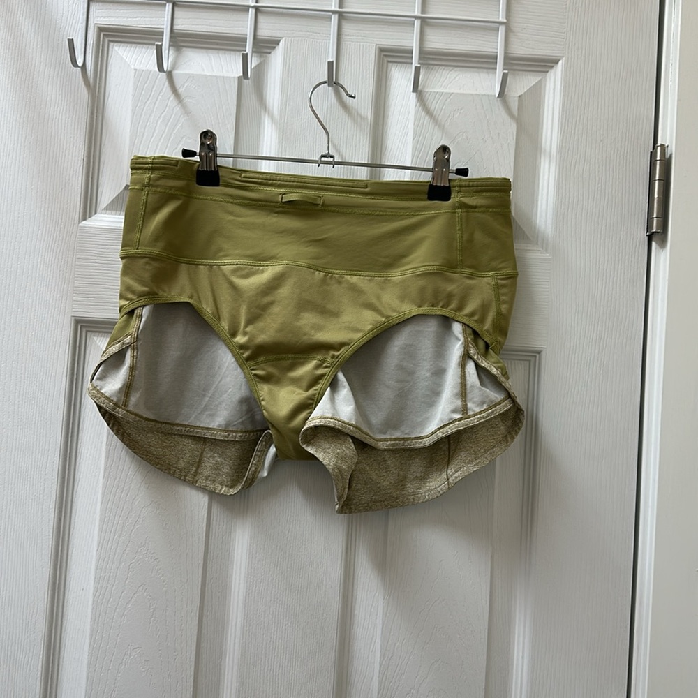 LIKE NEW! Lululemon Speed Up Short High-Rise 2.5" - Picture 13 of 16